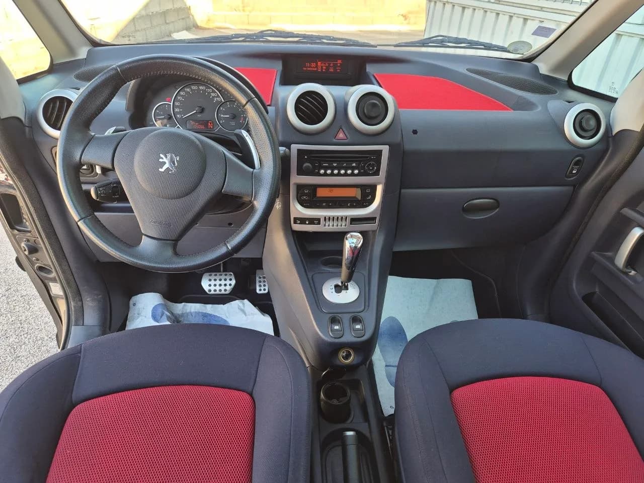 Boîte 2-Tronic robotisée de la Peugeot 1007, avec palettes au volant